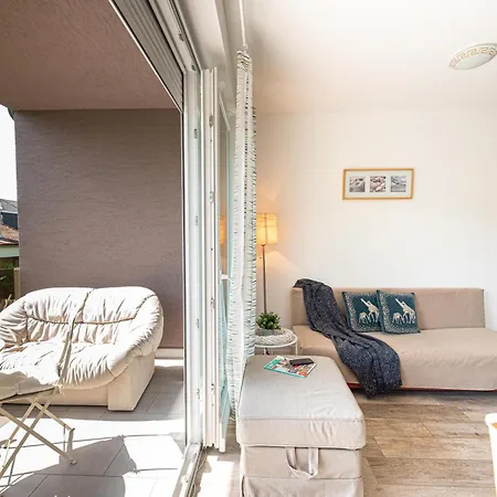 Apartman Oak Residents