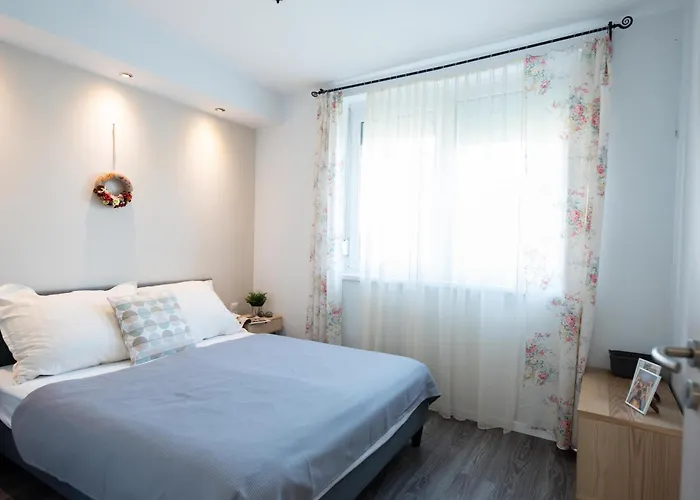 Oak Residents שיופוק